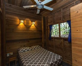 Roatan Bed & Breakfast Apartments - West End - Habitación