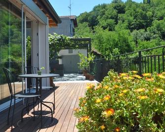 Al Nifontano B&B - Ideal for Family or Couples - 2 Rooms - Lakeview - Varese - Innenhof