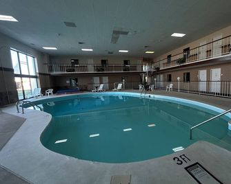 Knights & Suites Emporia - Emporia - Piscina