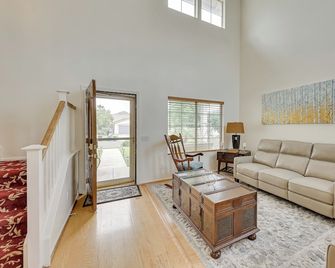 Lake Elsinore Vacation Rental about 4 Mi to the Lake! - Lake Elsinore - Sala de estar