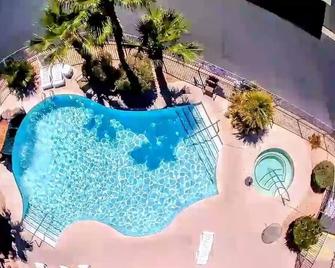 No Stairs! First Floor 2bd/2bth + Murphy Bed Sleeps 4-6 - - Mesquite - Pool