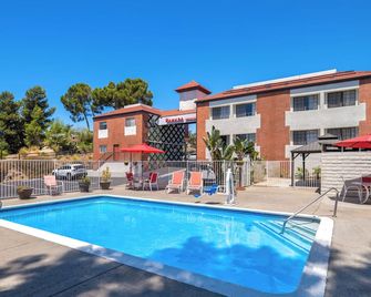 Fully Furnished Style 2 Bhk - 1 Bath Apt In San Diego Poway-Miramar With Parking - Poway - Zwembad