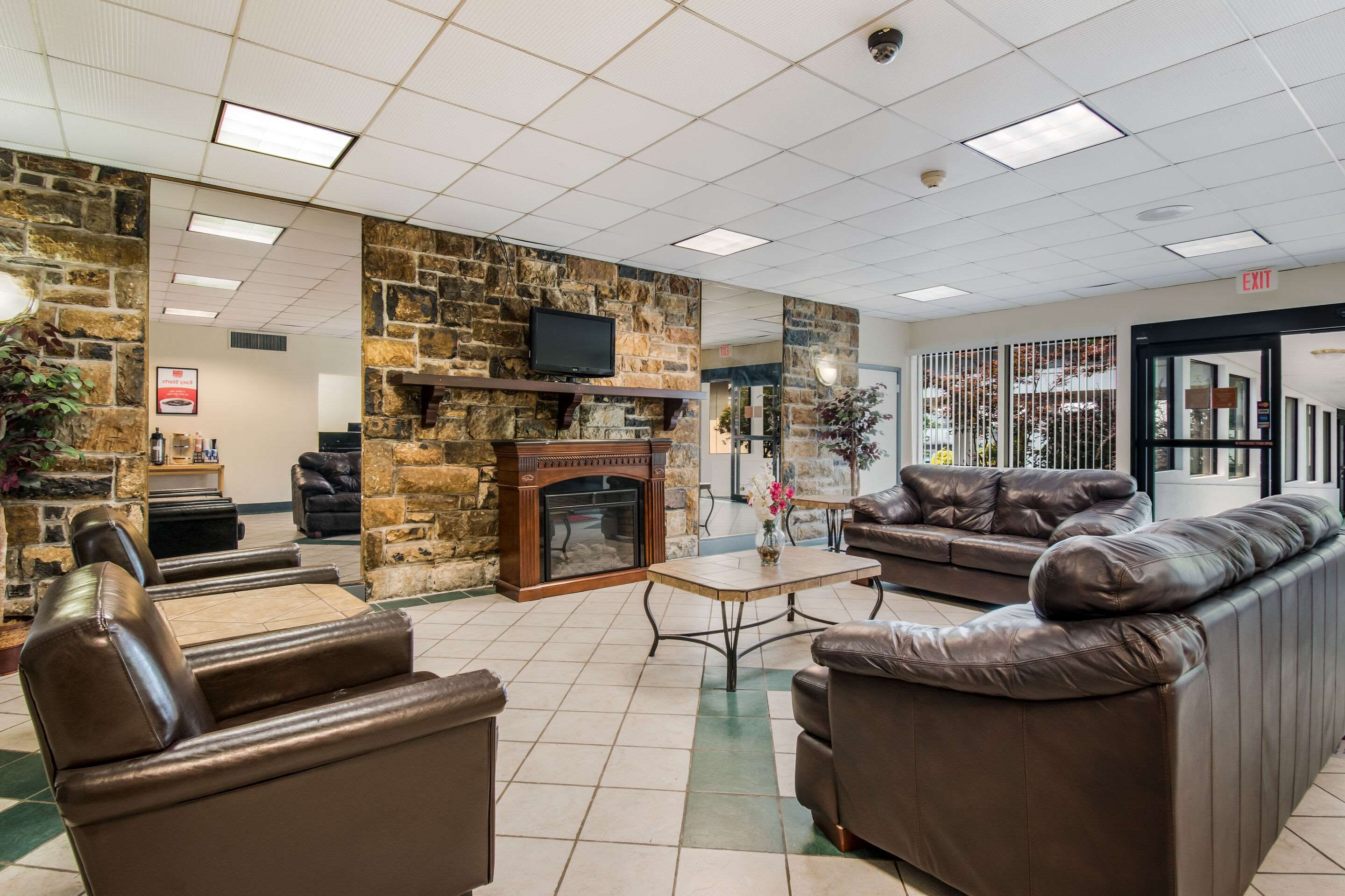 Econo Lodge Inn & Suites Chambersburg Central - Chambersburg - Reception