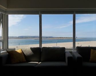 Lovely seafront 2 bedroom Apartment 4 - Aberdyfi - Balkon