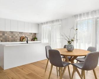 Camellia Grove Retreat - Mount Macedon - Jídelna
