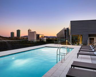 AC Hotel by Marriott Phoenix Tempe/Downtown - טמפה - בריכה