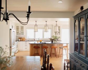 The Hull House - Lake Ontario Waterfront w Sauna - Wellington - Kitchen