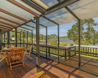 Sheppard's Rest - Pauanui Holiday Home - Pauanui Beach - Balcony