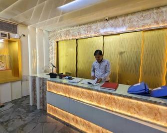 Hotel Shivneri - Bilāspur - Front desk