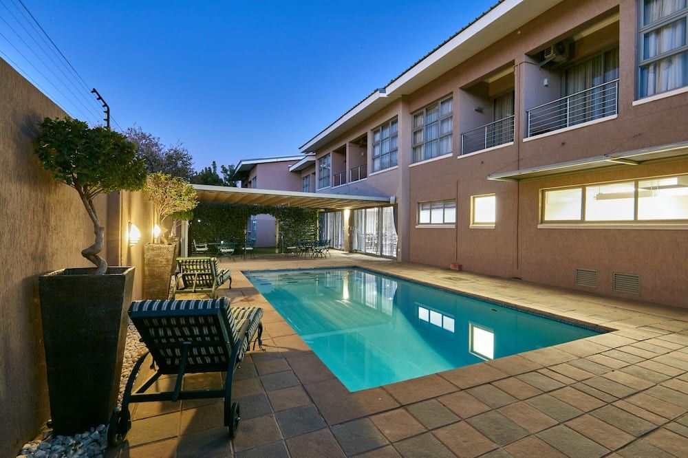 Regent Select Hotel - גאבורון - בריכה