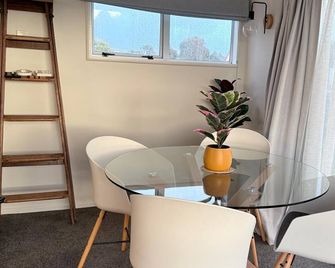 Palm Haven Beach Retreat - Paraparaumu Beach - Dining room