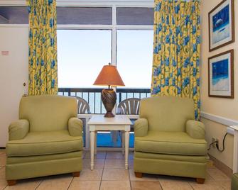 Schooner Beach and Racquet Club by Capital Vacations - Myrtle Beach - Living room