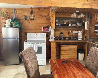 Couple get away retreat in Red Feather Lakes!! - Red Feather Lakes - Kitchen