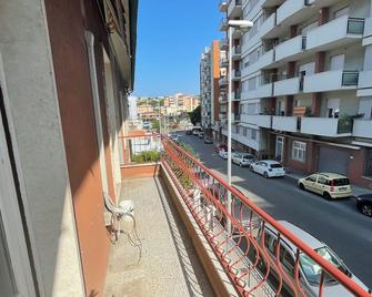 Cleo Calla - Ancona - Balcón