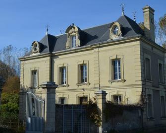 Le Moulin du Pont in La Roche-Clermault (37500 Chinon Indre et Loire) - La Roche-Clermault - Edificio