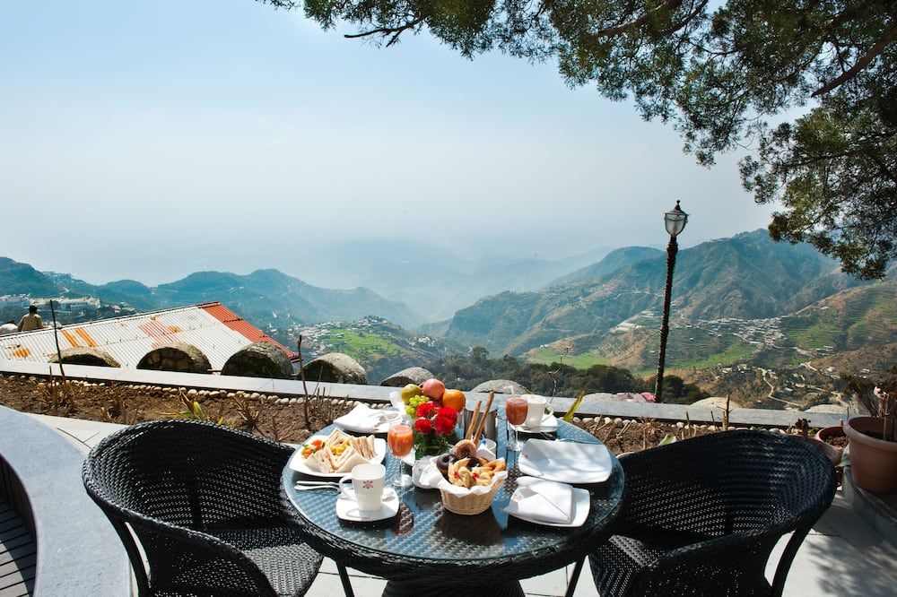 Royal Orchid Fort Resort Mussoorie - מוסורי - מרפסת