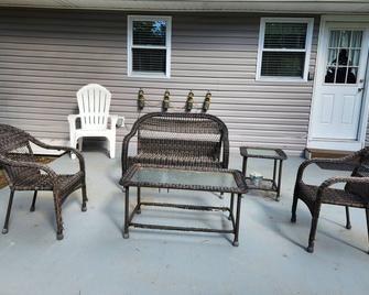 Bungalow by the Bay. Minutes to DE Turf Fields. 30 minutes to resort beaches. - Frederica - Patio