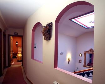 Hotel Arco San Vicente - Ávila - Hallway