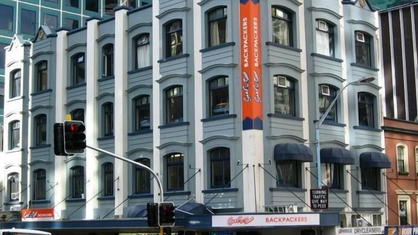 سرف إن سنو باكباكرز - هوستل