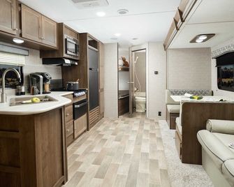 Beautiful Camper on quiet lot in the foothills of Western NC - Rutherfordton