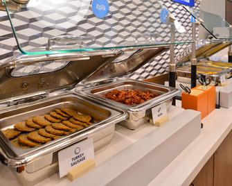 Holiday Inn Express Hotel & Suites Louisville East By IHG - Louisville - Buffet