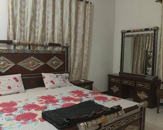 Cozy room with comfortable and peaceful area - Karachi - Sovrum