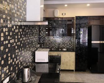 'phoenix' By Ekstay - 3 Rooms And 3 Baths - Dehradun - Kitchen