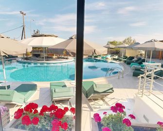 The Dome Luxury Hotel - Limenaria - Bazén