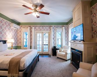 The Primrose - Bar Harbor - Bedroom