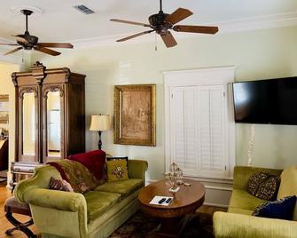 Downtown Historic Jefferson, Tx - Jefferson - Living room