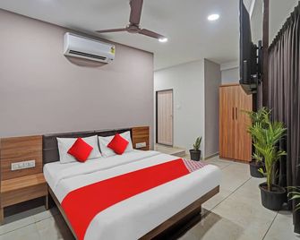 Hotel Sukoon, Best Luxurious Hotel Rooms In Surat City Center - Surat - Slaapkamer