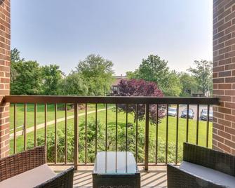 Cozy Laurel Condo w/ Pool Access ~ 20 Mi to DC! - Laurel - Balcony