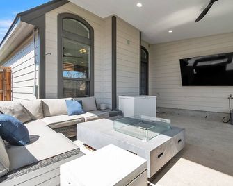 Relaxing College Station Retreat with Hot Tub - College Station