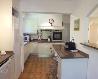 La Casa Assolellada, Detached Villa in quiet location with private pool - Reynes - Cocina