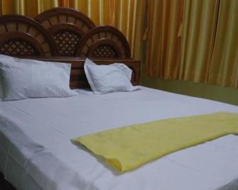 K.S.N. Varanasi Paying Guest House - Varanasi - Schlafzimmer