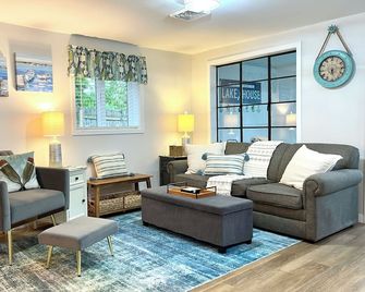 Lake Front Cottage | Kayaks | Game Table Fun - Shipshewana - Sala de estar