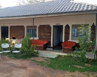 Naap Hotel & Guest House - Lodwar - Patio