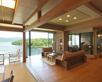 Akan Tsuruga Besso Hinanoza - Tsurui - Sala de estar