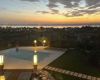 Valand Vip Romantic Luxury Suite - Bardolino - Piscina