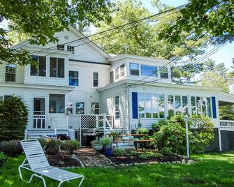 Lovely studio within lakefront lodge w/ fast WiFi, & kitchenette - Windham - Building