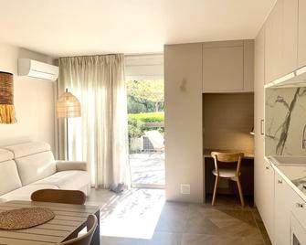 Appartement avec grande terrasse à la Grande Motte - La Grande-Motte - Pokój dzienny