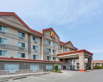 Super 8 by Wyndham Abbotsford BC - Abbotsford - Rakennus