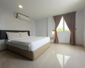 Room V @ Jalan Megat - Batu Pahat - Schlafzimmer