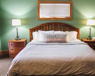 Disciples Village Condo - Steps to Boyneland Run - Boyne Falls - Bedroom