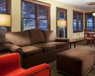 Bluegreen Vacations Christmas Mountain Village, an Ascend Resort - Wisconsin Dells - Living room