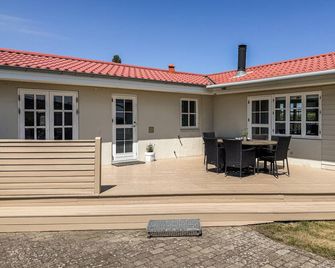 Nice Home In Nyborg With Kitchen - Nyborg - Innenhof