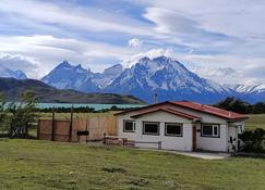 Cabaña Estancia Lazo - Torres del Paine - Building