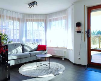 Terminal Design Apartment - Terrasse & Waiputv - Steinenbronn - Pokój dzienny