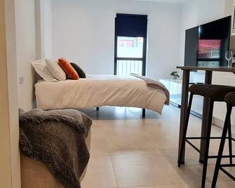 Lovely Central studio king bed - Gibraltar - Bedroom
