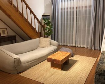 At corner resort & garden - Ciudad de Jeju - Sala de estar